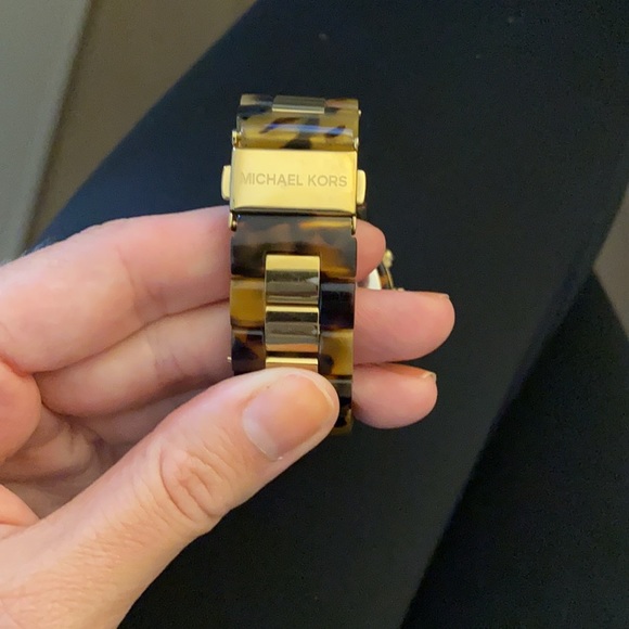 MICHAEL KORS Gold and Tortoise shell watch - Picture 6 of 9